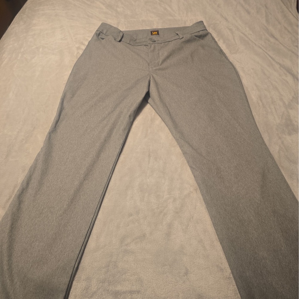 Lee Womens 12 Short Relaxed Fit Gray Slacks Wrinkle Free Stretch Fit 28" inseam